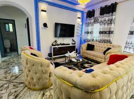 Khalifa luxury guest house Mbalgong, Hotel in Jaunde