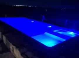 Chalé aconchegante, pertinho da cidade e conectada a natureza