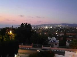 Two BR Sea View with Balcony and Pool Paphos, Hotel in Chlorakas