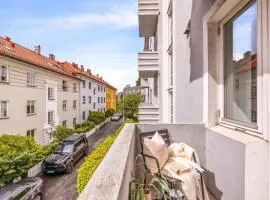 Modern 2BR Balcony - Near Cruise Terminal