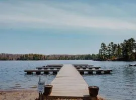 Pines Lakefront Cottage at Horseshoe Lake