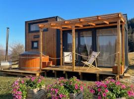 Domek w górach Tiny House Forest Jacuzzi/widoki、Lipnica Wielkaのホテル