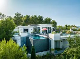 A prestigious villa with 2 swimming pools and 1 spa in the south of France