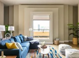 DTown Penthouse 2bd Parking Gym, Pvt Patio #13