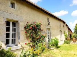 Longère de charme en pleine nature, hotel din Chillac