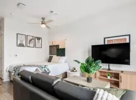 Downtown Houston - Studio - Shared Pool, Gym