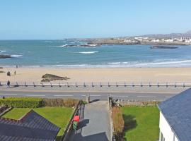 TULLOCHSIDE-4 BED-SEA FRONT -RAVENSPOINT ROAD, hotel u gradu Trearddur