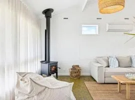 Saltys Silver Sands A playful pet friendly hideaway steps from Aldinga Beach
