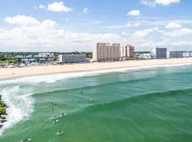 Oceanfront Beach Condo, Pool, Gym, Fishing Surfing