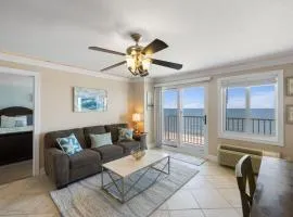 Oceanfront Beach Condo, Pool, Gym, Fishing Surfing
