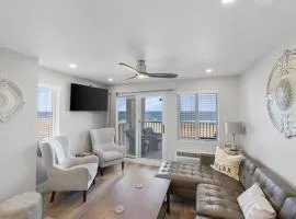 Oceanfront Beach Condo, Pool, Gym, Fishing Surfing