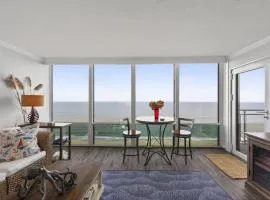 Beachfront Condo Pool Surfing Fishing EW 1101