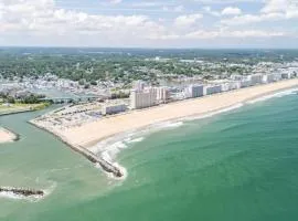 Oceanfront Beach Condo, Pool, Gym, Fishing Surfing