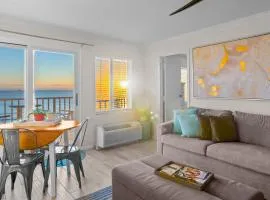 Oceanfront Beach Condo, Pool, Gym, Fishing Surfing