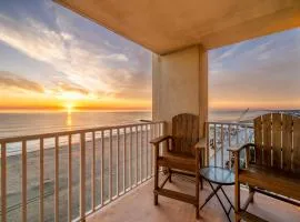 Oceanfront Beach Condo, Pool, Gym, Fishing Surfing