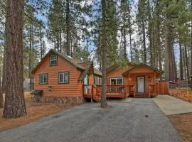 Mountain Bearadise - Air Hockey, Fire Pit, Fenced Yard, Walk to Lake