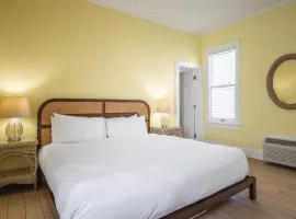 Classic King- Curry Mansion with Heated Pool!
