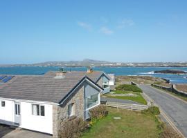 Ty Bychan- Sea Views- Pet Friendly-Secure Garden-4 Bed, מלון בטרירדור