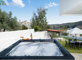 Elegant Coastal Retreat, Hot Tub and Sea Views By KB Hospitality – hotel w mieście Dhaskalión