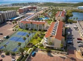 Fresh & Bright 1BR Condo - Pool View & Steps to Beach