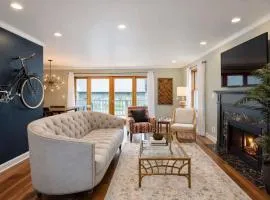 River Drive Retreat - Family Neighborhood sleeps 10