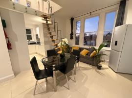 Private Luxury Ensuite Room Greater London, Free Parking Gatwick 15MIN, Hotel in Croydon