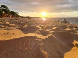 Pousada O Povorello - a 1 minuto a pé da Praia Grande da Baía do Sol, hotel di Belem