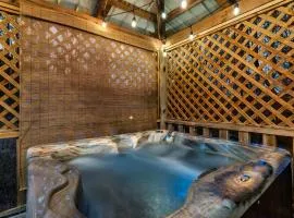 Hot Tub and Dog Friendly 4 Miles to Cades Cove