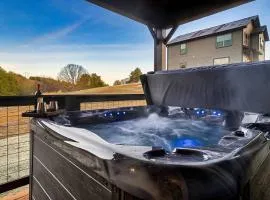 Dog Friendly Cabin w Hot Tub, Arcade & Fireplace