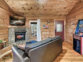 Hot Tub Dog friendly Near Tuckaleechee Caverns, hotel em Townsend