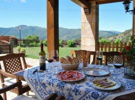 Apart con piscina Lebanes Picos de Europa, hotel en Torices