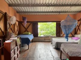 Casa de Colores, hotelli kohteessa El Zonte