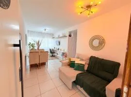 Apto Aconchegante Com Ar, Wi-Fi e Garagem 2º andar