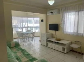 Apartamento junto mar, bem ventilado e iluminado - Antilhas 679