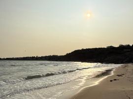 Cozy Beach House Åsa Near Vita Sand, hotelli kohteessa Åsa