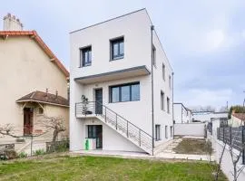 Maison 5 chambres et dépendance T2 - avec jardin - Proche Paris