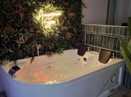 Suite Amazonia Spa, Hotel in Oissel