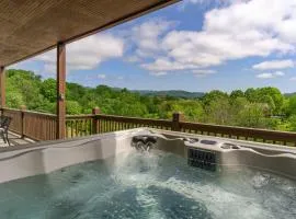 Hot Tub, Views & Game Room - 20 min to Downtown Asheville!