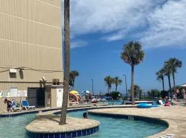 Whispering Winds - Oceanfront View - Family Friendly - Sleeps 4
