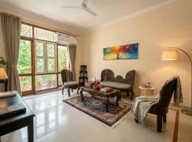 Taj Luxuria by Red Olive 10min to Taj Mahal 3BHK