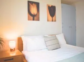 Cawley Priory, Spacious 2 Bedroom City Centre Flat with Parking Space - Chichester Holiday Properties