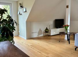 Modern apartment with balcony & view near Dresden โรงแรมในไฟร์ทาล