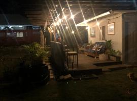 Simple Island Living, Hotel in Waianae