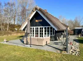 Thatched Cottage With Wildlife Near Kramnitze