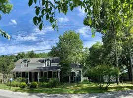 Country House on the Callicoon Creek