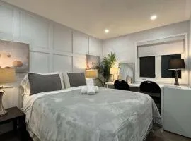 Cozy Room with Bath and Shared Kitchen in Milton