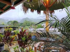 Golden Bird, Mindo, hotel en Mindo