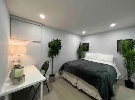 Cozy Basement Room with Private Bath Milton