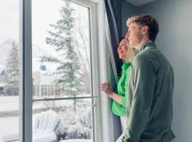 Cozy Rocky Mountain Chalet - Pet Friendly