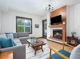 Heavenly Mountain Condo - Outdoor Hot Tubs & Steam Room, hôtel à Canmore